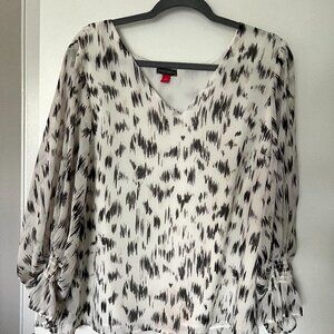 Vince Camuto Black and White V-Neck Blouse Size Large